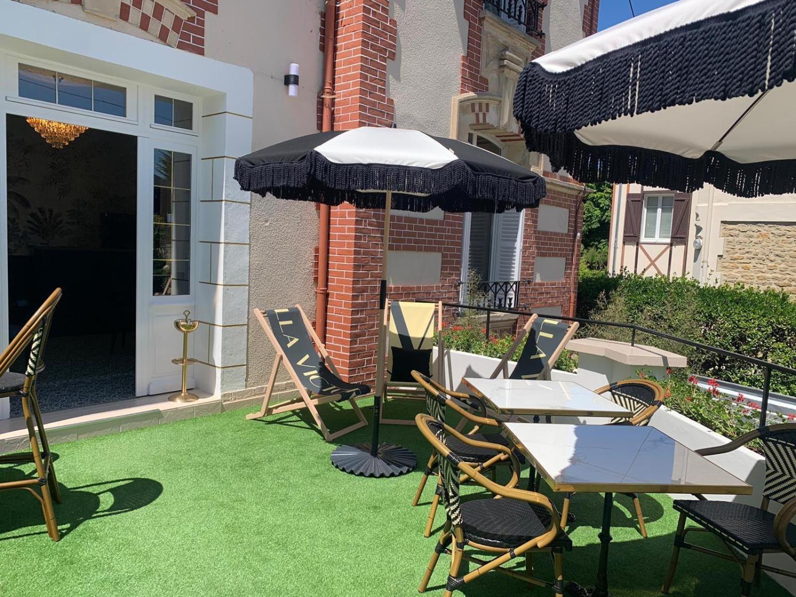 Villa Victoria Hotel Et Spa Ouistreham Exterior foto